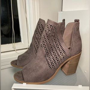 Grey Steve Madden Heels size 7 1/2 MUST GO